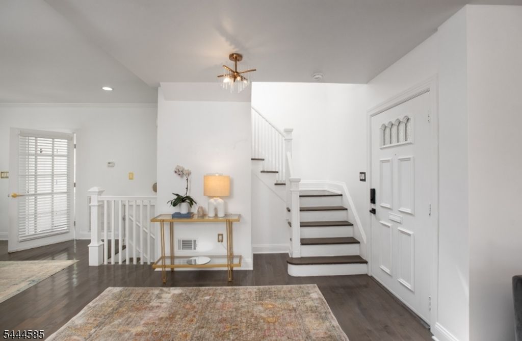 8 Franklin Pl, Montclair Twp., NJ 07042 — photo 4