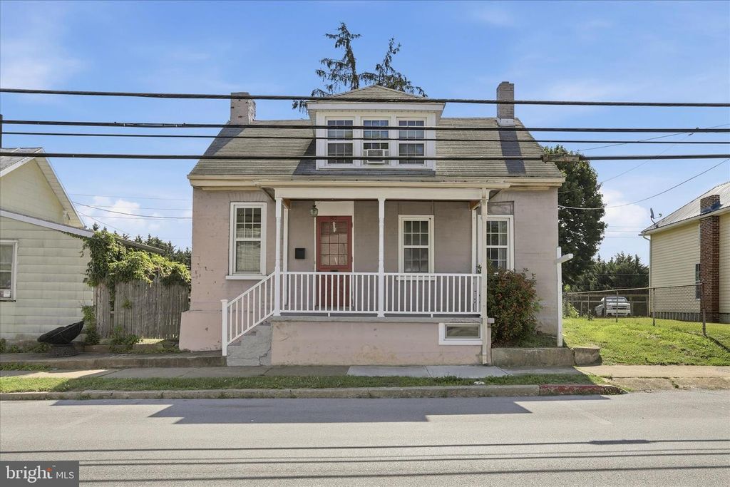 105 S ARTIZAN ST, Williamsport, MD 21795