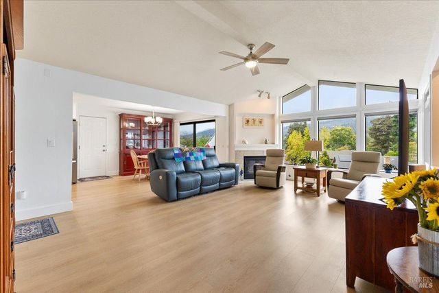 6850 Oakmont Dr, Santa Rosa, CA 95409