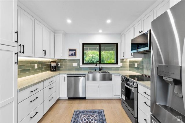 6850 Oakmont Dr, Santa Rosa, CA 95409