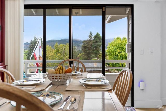 6850 Oakmont Dr, Santa Rosa, CA 95409