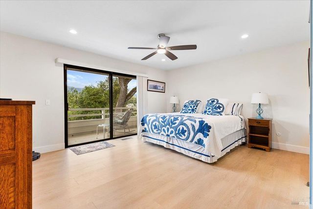 6850 Oakmont Dr, Santa Rosa, CA 95409