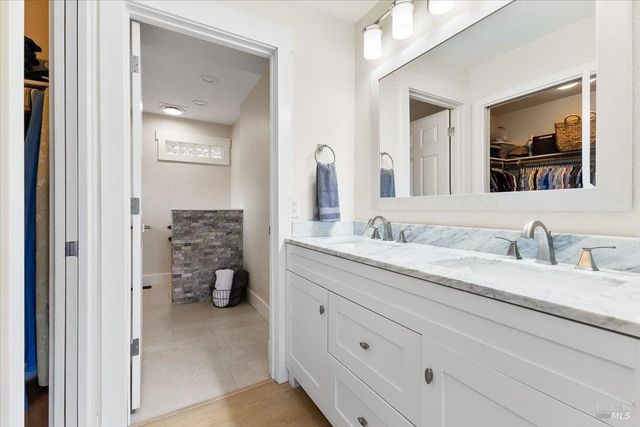 6850 Oakmont Dr, Santa Rosa, CA 95409