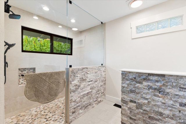 6850 Oakmont Dr, Santa Rosa, CA 95409