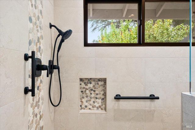 6850 Oakmont Dr, Santa Rosa, CA 95409