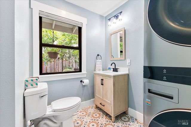 6850 Oakmont Dr, Santa Rosa, CA 95409