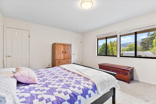 6850 Oakmont Dr, Santa Rosa, CA 95409