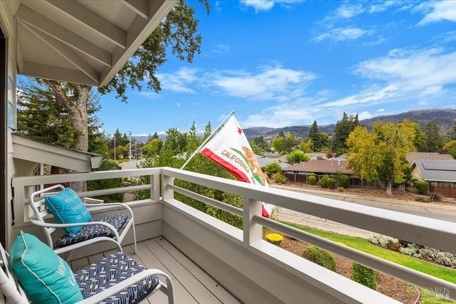 6850 Oakmont Dr, Santa Rosa, CA 95409