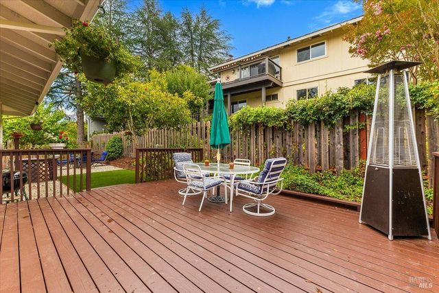 6850 Oakmont Dr, Santa Rosa, CA 95409