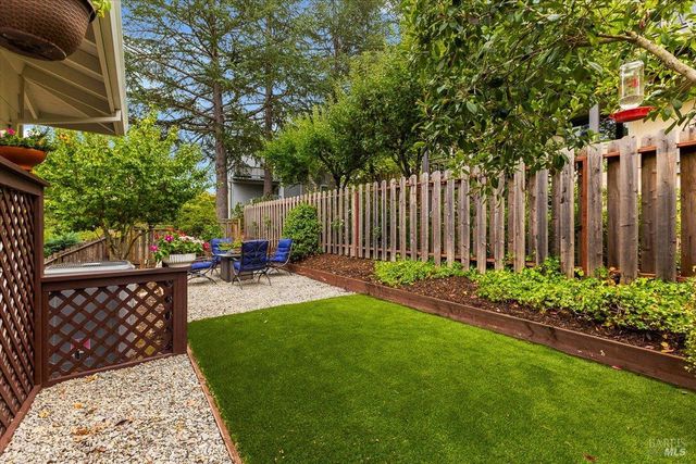 6850 Oakmont Dr, Santa Rosa, CA 95409