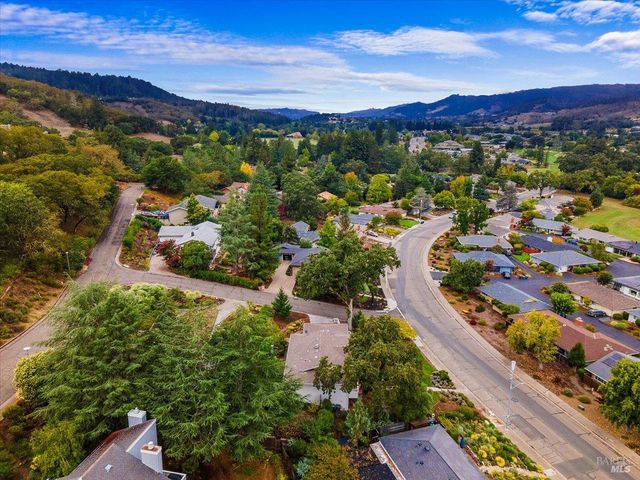 6850 Oakmont Dr, Santa Rosa, CA 95409