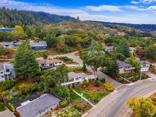 6850 Oakmont Dr, Santa Rosa, CA 95409