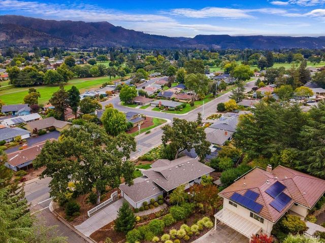 6850 Oakmont Dr, Santa Rosa, CA 95409