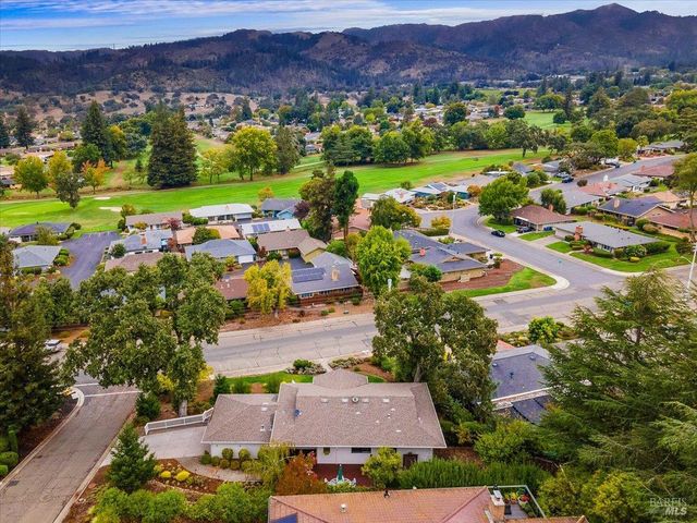 6850 Oakmont Dr, Santa Rosa, CA 95409