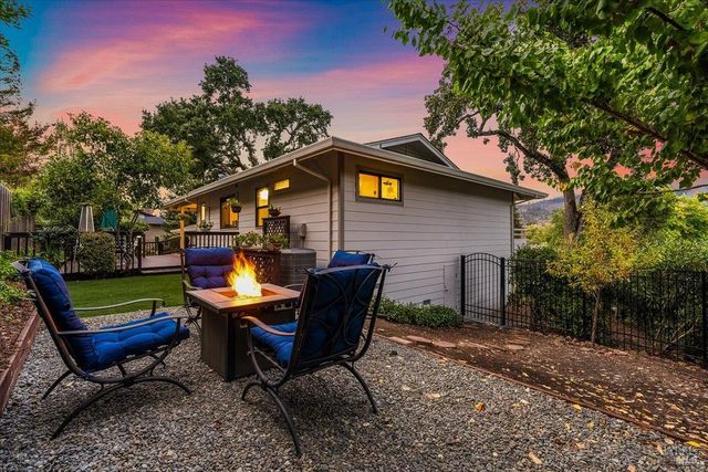 6850 Oakmont Dr, Santa Rosa, CA 95409