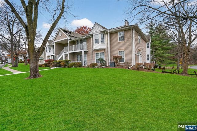 561 Holly Court, Mahwah, NJ 07430