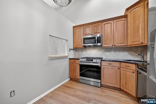 561 Holly Court, Mahwah, NJ 07430