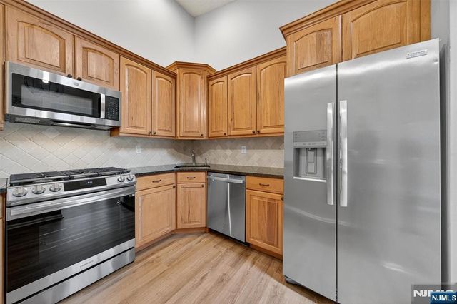 561 Holly Court, Mahwah, NJ 07430