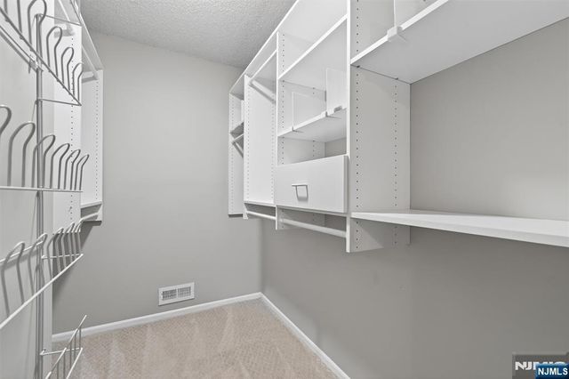 561 Holly Court, Mahwah, NJ 07430