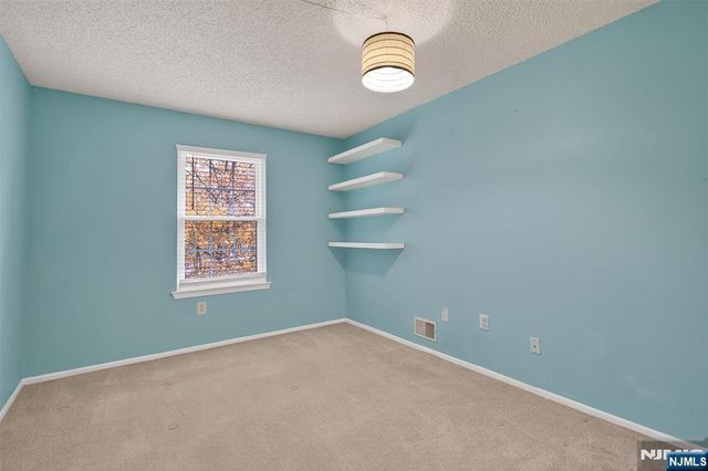 561 Holly Court, Mahwah, NJ 07430