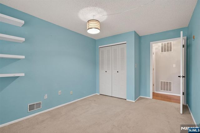 561 Holly Court, Mahwah, NJ 07430