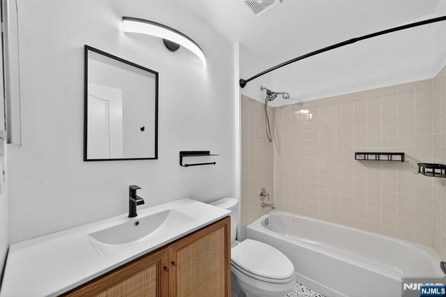 561 Holly Court, Mahwah, NJ 07430