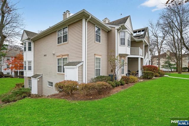 561 Holly Court, Mahwah, NJ 07430