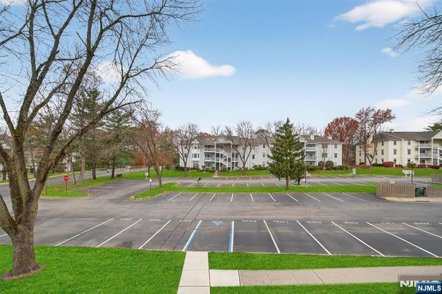 561 Holly Court, Mahwah, NJ 07430