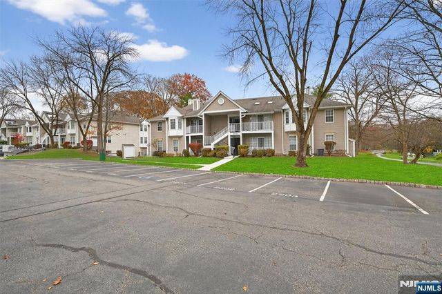 561 Holly Court, Mahwah, NJ 07430