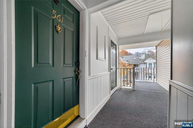 561 Holly Court, Mahwah, NJ 07430