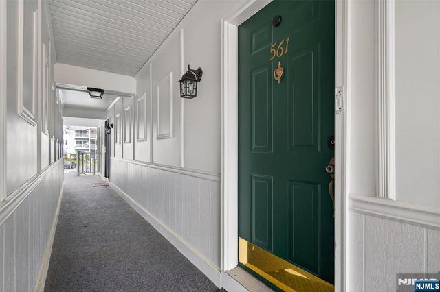 561 Holly Court, Mahwah, NJ 07430