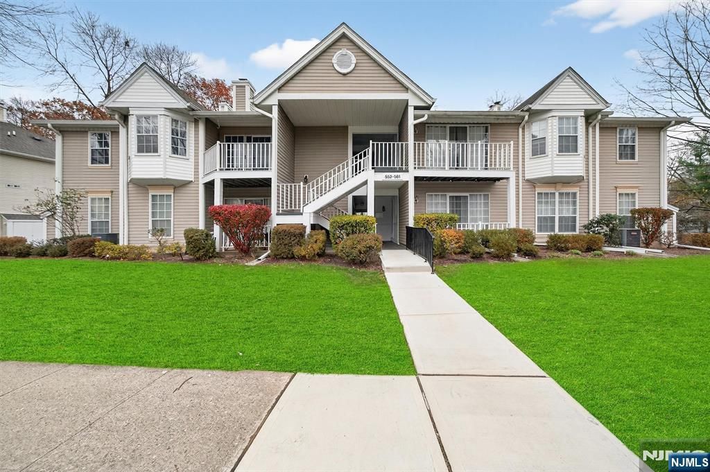 561 Holly Court, Mahwah, NJ 07430