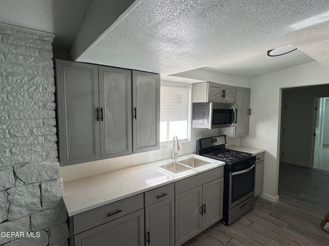 331 CARNIVAL Drive, El Paso, TX 79912