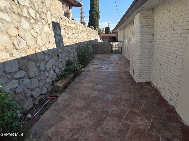 331 CARNIVAL Drive, El Paso, TX 79912