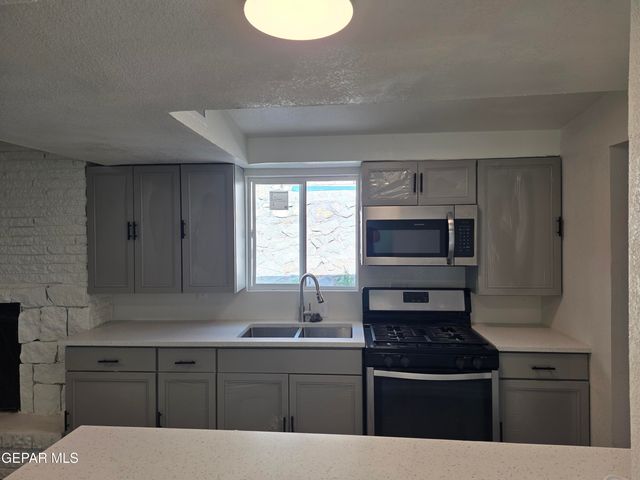 331 CARNIVAL Drive, El Paso, TX 79912