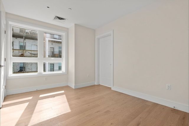 301 Border St. 303, Boston, MA 02128