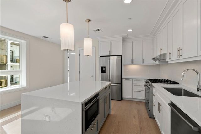 301 Border St. 303, Boston, MA 02128