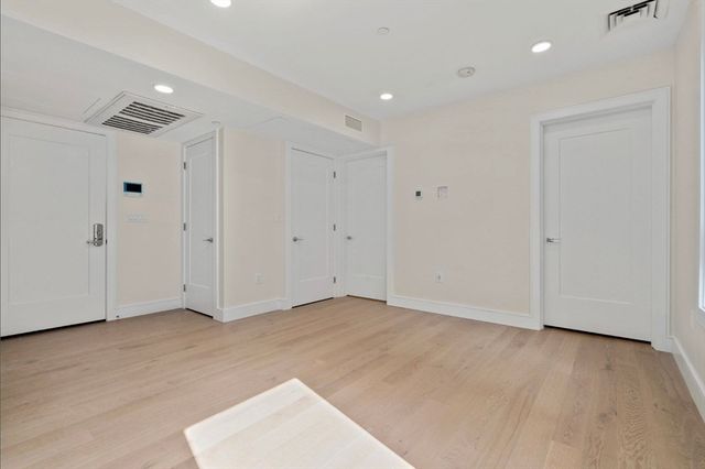 301 Border St. 303, Boston, MA 02128