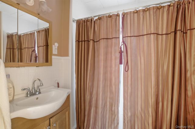 136 N Shore Drive, Wurtsboro, NY 12790