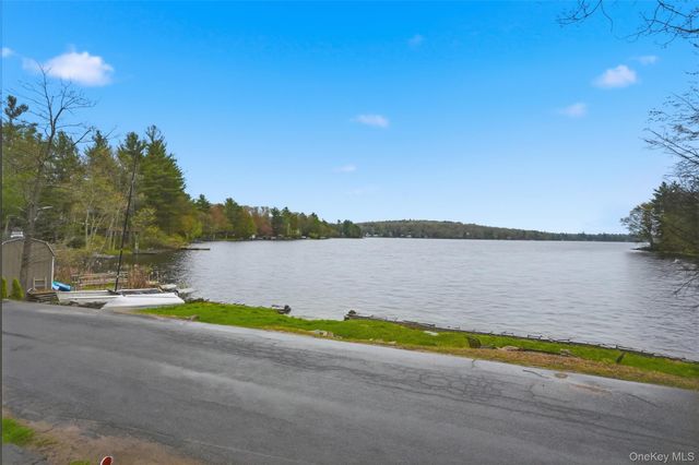 136 N Shore Drive, Wurtsboro, NY 12790