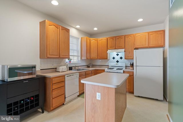 8736 PHIPPS FARM WAY, Manassas, VA 20109