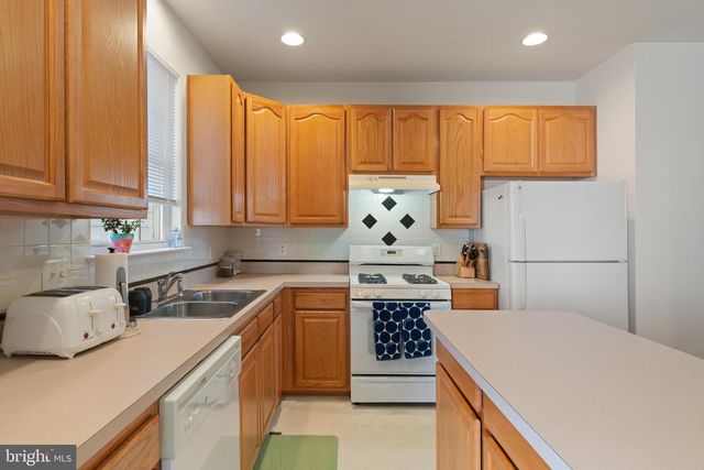 8736 PHIPPS FARM WAY, Manassas, VA 20109
