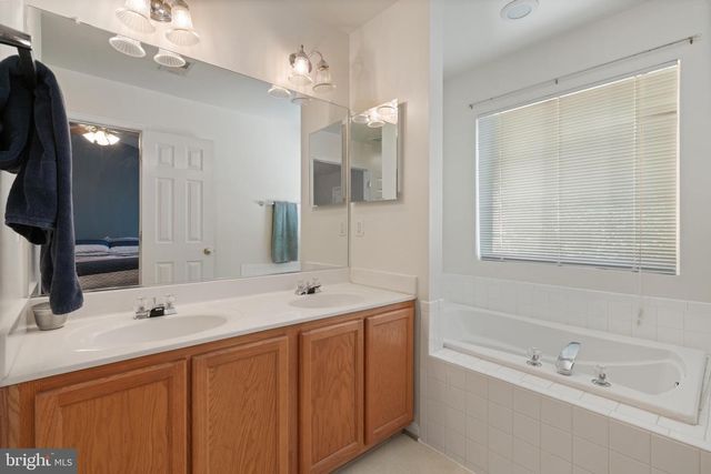 8736 PHIPPS FARM WAY, Manassas, VA 20109