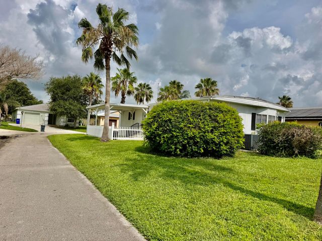 16 Grande Vista Way, Port St. Lucie, Port St Lucie, FL 34952