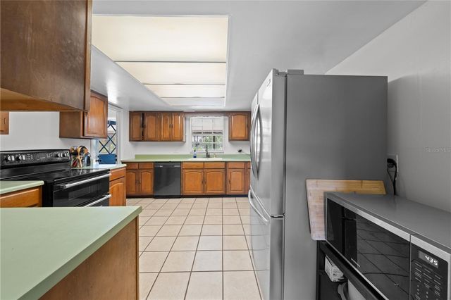 6570 BAY SHORE DRIVE, St Cloud, FL 34771