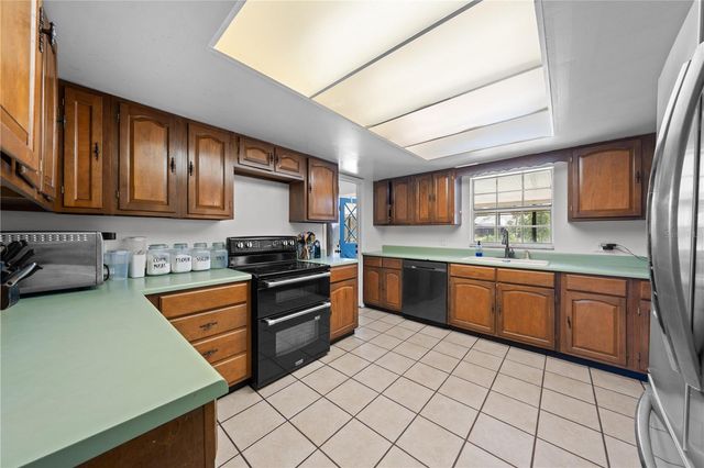 6570 BAY SHORE DRIVE, St Cloud, FL 34771