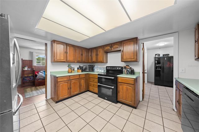 6570 BAY SHORE DRIVE, St Cloud, FL 34771