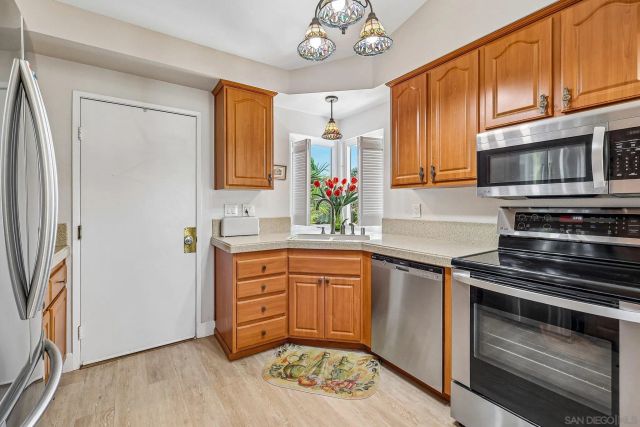 960 Concord Ct., Vista, CA 92081