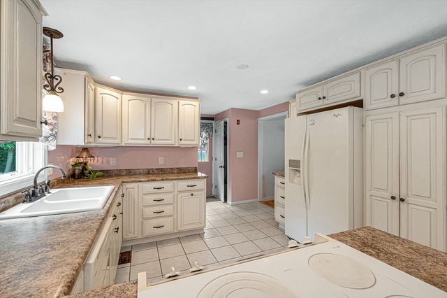 18 South St, Billerica, MA 01821