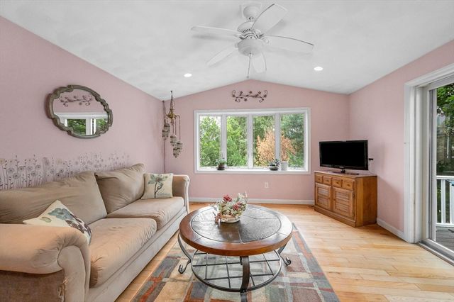 18 South St, Billerica, MA 01821